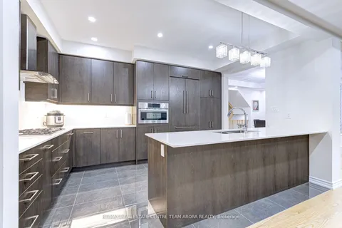 566 Queen Mary Dr, Brampton, ON L7A 4Y6