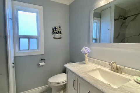 138 Wesley St, Toronto, ON M8Y 2X1