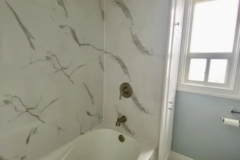 138 Wesley St, Toronto, ON M8Y 2X1