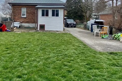 138 Wesley St, Toronto, ON M8Y 2X1