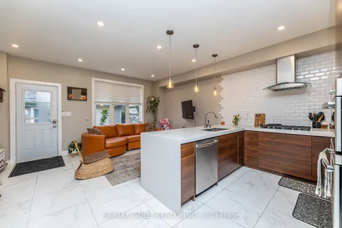 34 Bowsfield Rd, Toronto, ON M3J 3R3