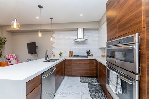 34 Bowsfield Rd, Toronto, ON M3J 3R3