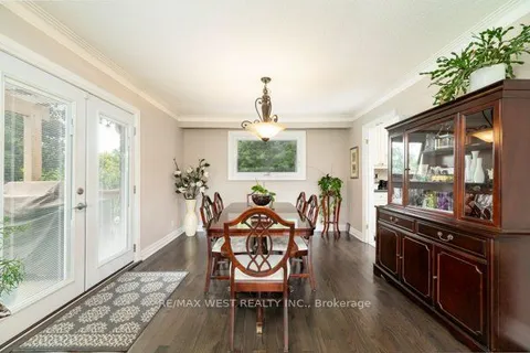 22 Glen Meadow Crt, Toronto, ON M9B 5B8