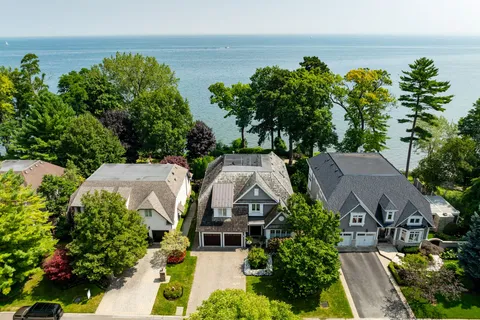 18 Holyrood Ave, Oakville, ON L6K 2V3
