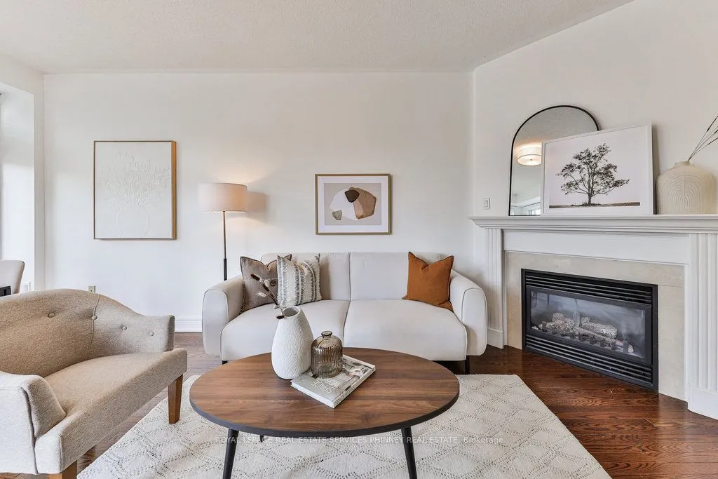 2032 Lakeshore Rd, Mississauga, ON L5J 1J8