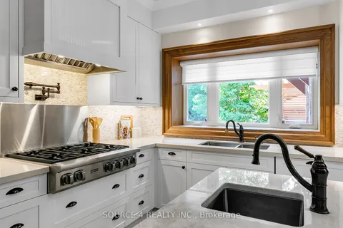 1 Westmount Park Rd, Toronto, ON M9P 1R4