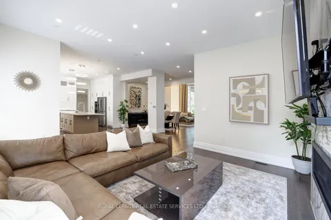 1164 Bridge Rd, Oakville, ON L6L 2C1