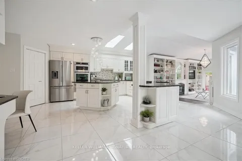 20 Craven Ave, Burlington, ON L7P 0T4