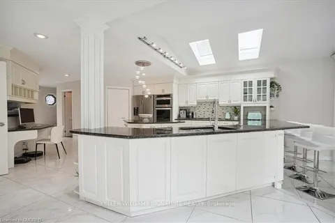 20 Craven Ave, Burlington, ON L7P 0T4