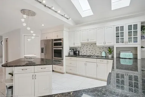 20 Craven Ave, Burlington, ON L7P 0T4