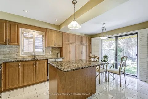 5348 Westhampton Rd, Mississauga, ON L5M 5E4