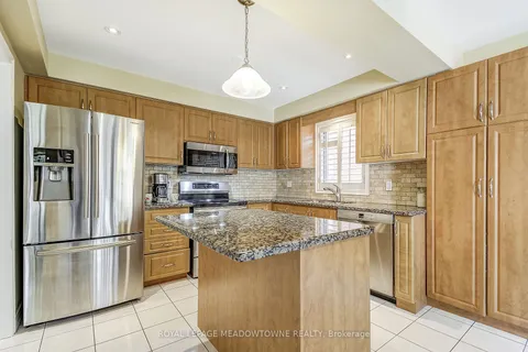 5348 Westhampton Rd, Mississauga, ON L5M 5E4