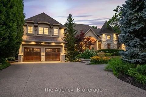 3064 St Clair Ave, Burlington, ON L7N 1L3