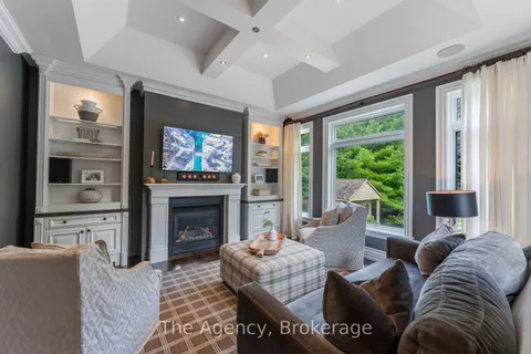 3064 St Clair Ave, Burlington, ON L7N 1L3