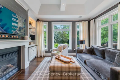 3064 St Clair Ave, Burlington, ON L7N 1L3