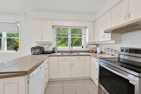 1929 Fieldgate Dr, Burlington, ON L7P 3H4