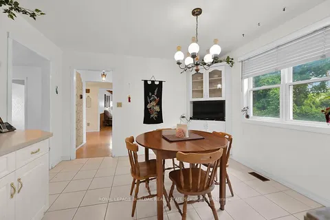 1929 Fieldgate Dr, Burlington, ON L7P 3H4