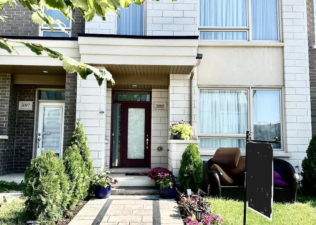 3095 Ernest Appelbe Blvd, Oakville, ON L6H 0P3