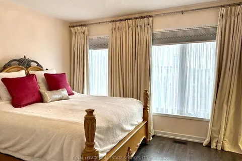3095 Ernest Appelbe Blvd, Oakville, ON L6H 0P3