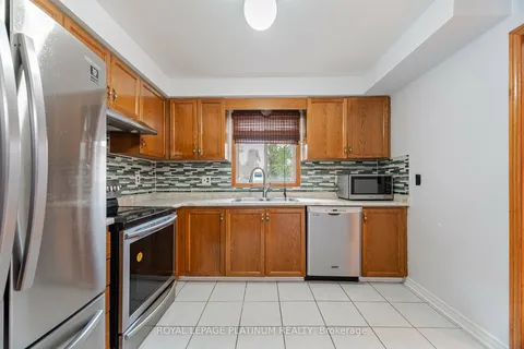 28 Kentucky Dr, Brampton, ON L6Y 4G2