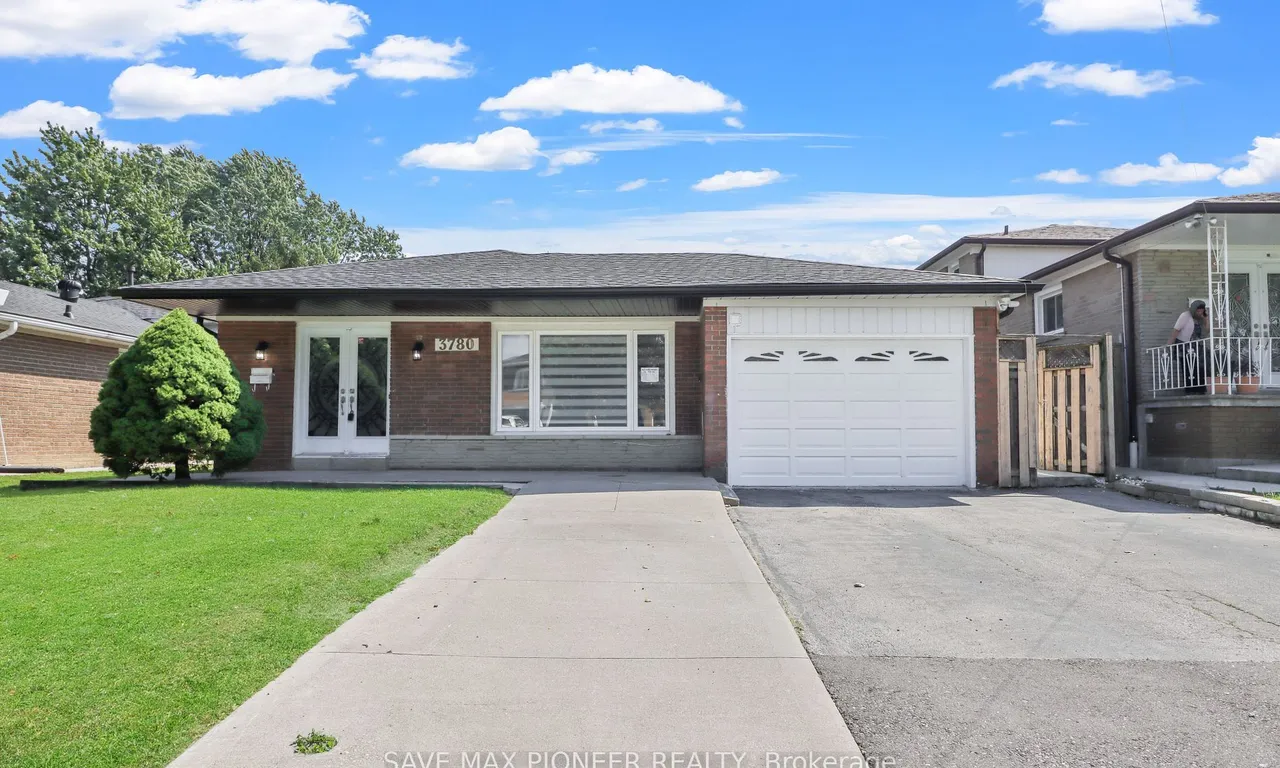 3780 Wyewood Rd, Mississauga, ON L4T 2A2