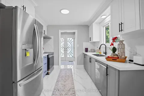 3780 Wyewood Rd, Mississauga, ON L4T 2A2