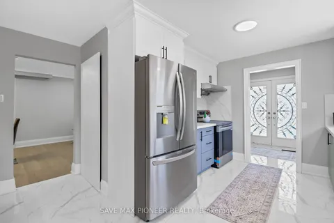 3780 Wyewood Rd, Mississauga, ON L4T 2A2