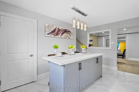 3780 Wyewood Rd, Mississauga, ON L4T 2A2