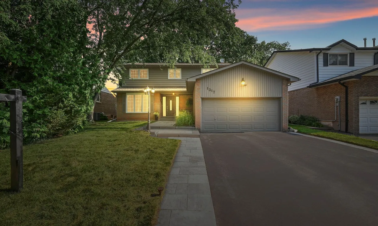 1317 White Oaks Blvd, Oakville, ON L6H 2N7