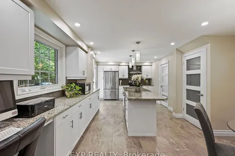 1317 White Oaks Blvd, Oakville, ON L6H 2N7