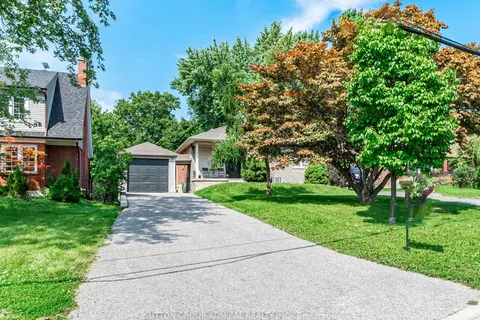 86 North Park Dr, Toronto, ON M6L 1K2