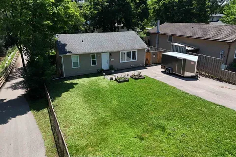 84 McCraney St, Oakville, ON L6H 1H4