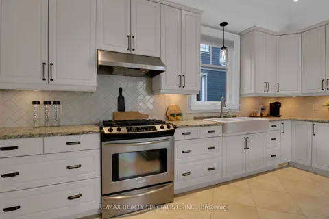 376 Pine St, Milton, ON L9T 1K9