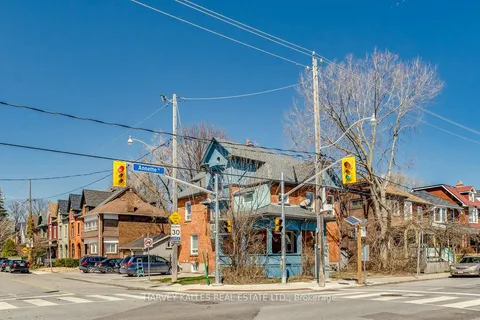 236 Annette St, Toronto, ON M6P 1P8