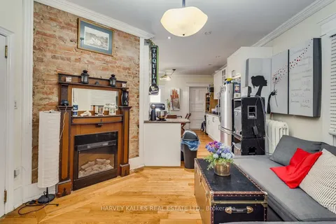 236 Annette St, Toronto, ON M6P 1P8