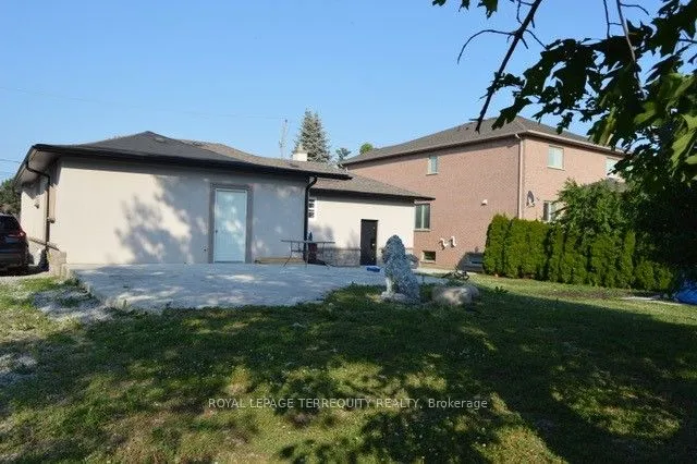 34 Knox Ave, Toronto, ON M9L 2M3