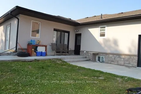 34 Knox Ave, Toronto, ON M9L 2M3