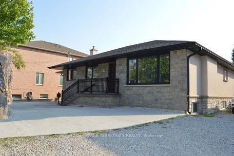 34 Knox Ave, Toronto, ON M9L 2M3