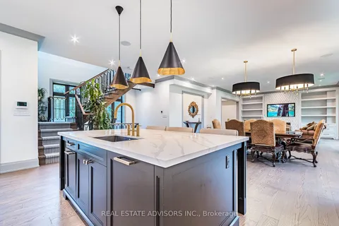 4 Braywin Dr, Toronto, ON M9P 2P1