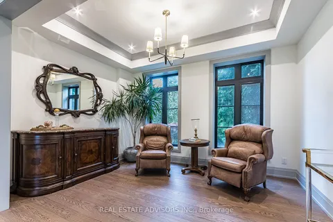 4 Braywin Dr, Toronto, ON M9P 2P1