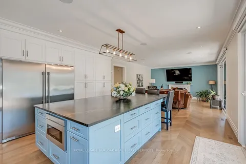 240 Pine Cove Rd, Burlington, ON L7N 1W2