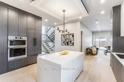 1404 Wren Ave, Oakville, ON L6L 2V6