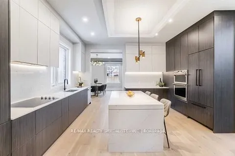1404 Wren Ave, Oakville, ON L6L 2V6