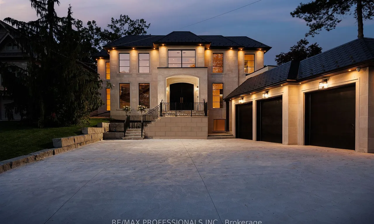 15 Edenbrook Hill, Toronto, ON M9A 3Z7