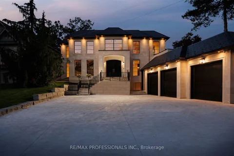 15 Edenbrook Hill, Toronto, ON M9A 3Z7