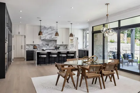 15 Edenbrook Hill, Toronto, ON M9A 3Z7