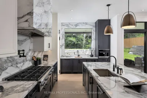 15 Edenbrook Hill, Toronto, ON M9A 3Z7