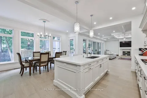 2409 Lakeshore Rd, Burlington, ON L7R 1B8