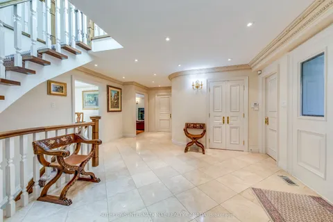 1832 Mallwood Court, ON L5J 4A9