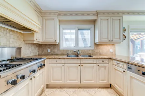 1832 Mallwood Crt, Mississauga, ON L5J 4A9